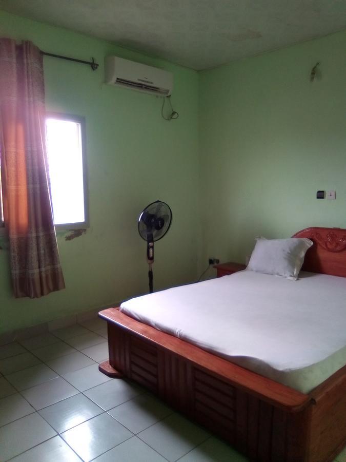 Hotel Kdv Bonaberi Ngoại thất bức ảnh